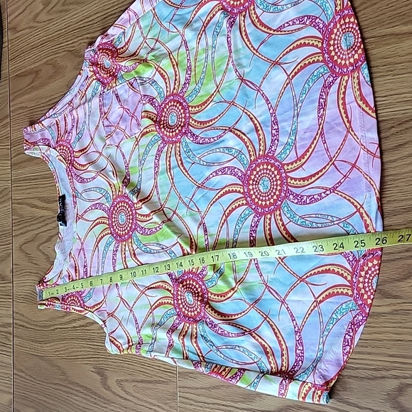 C.DEAR TOP sleevesles roundneck size Medium color purple green red yellow - Picture 14 of 15